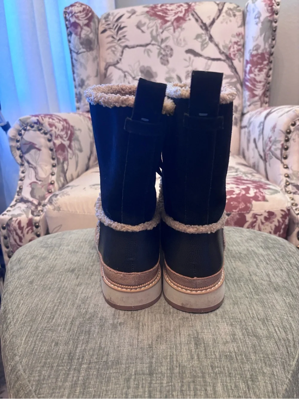 Toms Women’s Makenna Sherpa Lined Water Resistant Leather Boots Black Sz 8.5